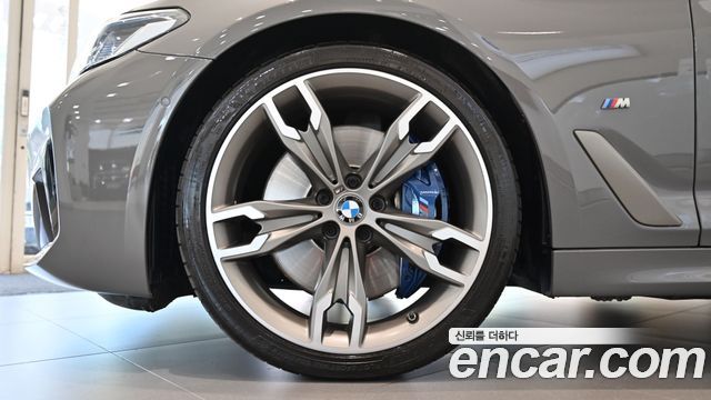 BMW 5 Series (G30) M550i xDrive 2021 — фото 5