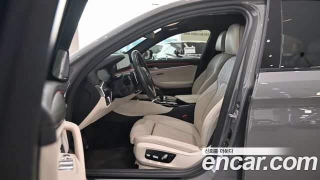 BMW 5 Series (G30) M550i xDrive 2021 — фото 10