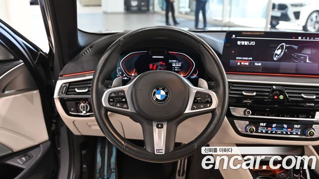 BMW 5 Series (G30) M550i xDrive 2021 — фото 15