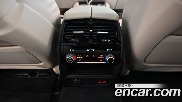 BMW 5 Series (G30) M550i xDrive 2021 — фото 18