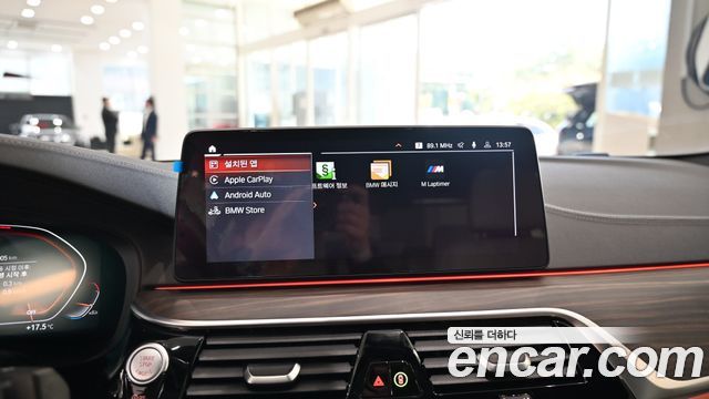 BMW 5 Series (G30) M550i xDrive 2021 — фото 24