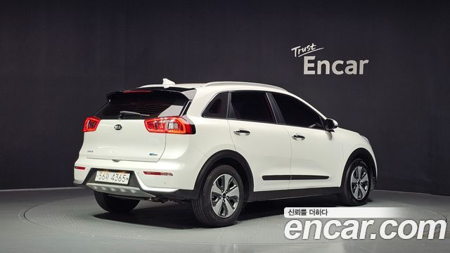 Kia Niro Prestige 2017 — фото 2