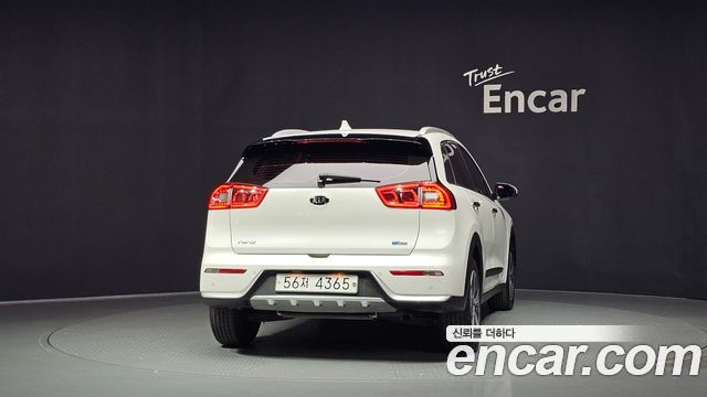 Kia Niro Prestige 2017 — фото 4