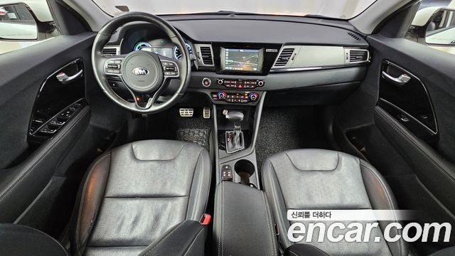 Kia Niro Prestige 2017 — фото 7