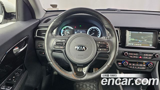 Kia Niro Prestige 2017 — фото 15