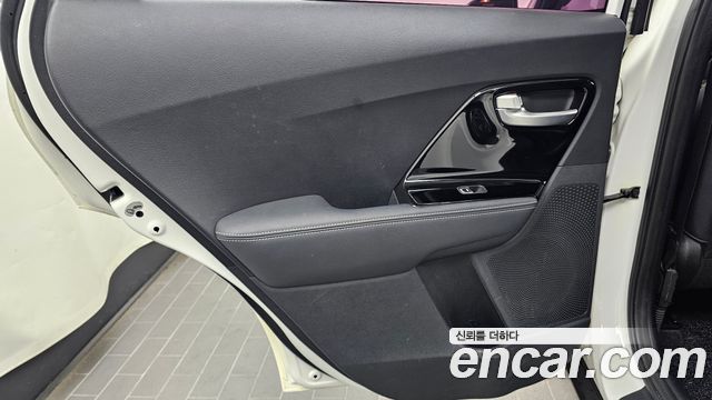 Kia Niro Prestige 2017 — фото 25