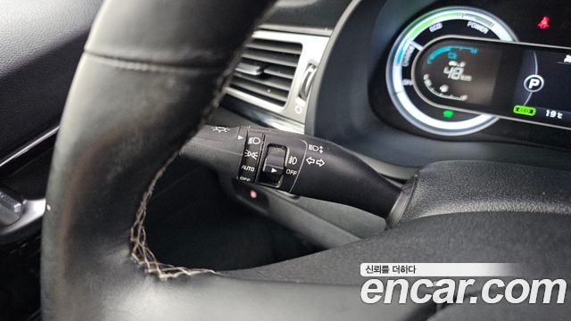 Kia Niro Prestige 2017 — фото 32