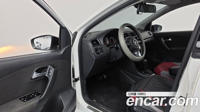 Volkswagen Polo 1.6 TDI R-Line 5th 2013 — фото 10