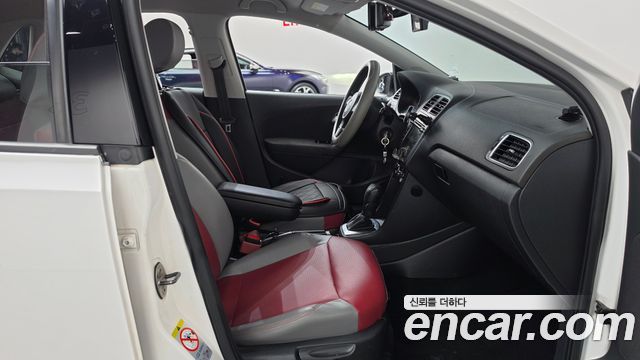 Volkswagen Polo 1.6 TDI R-Line 5th 2013 — фото 15
