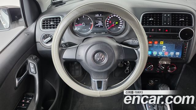Volkswagen Polo 1.6 TDI R-Line 5th 2013 — фото 16
