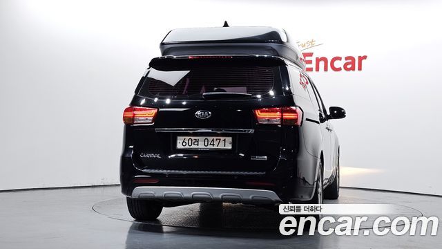 Kia Carnival 9-seater Hi-Limousine Noblesse 2017 — фото 4