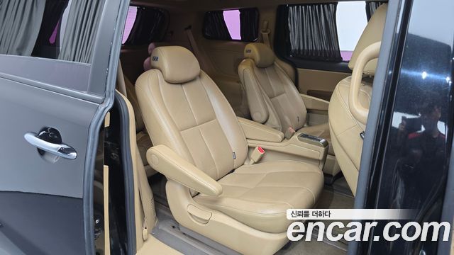 Kia Carnival 9-seater Hi-Limousine Noblesse 2017 — фото 11