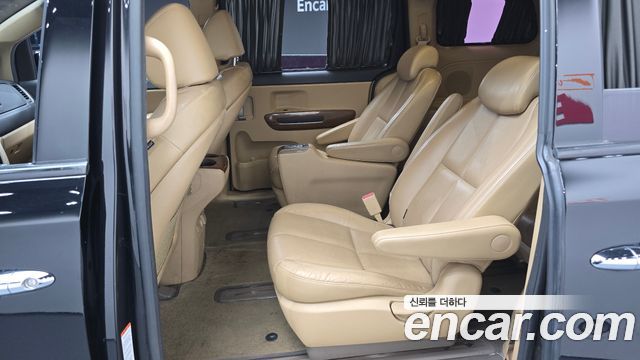 Kia Carnival 9-seater Hi-Limousine Noblesse 2017 — фото 12