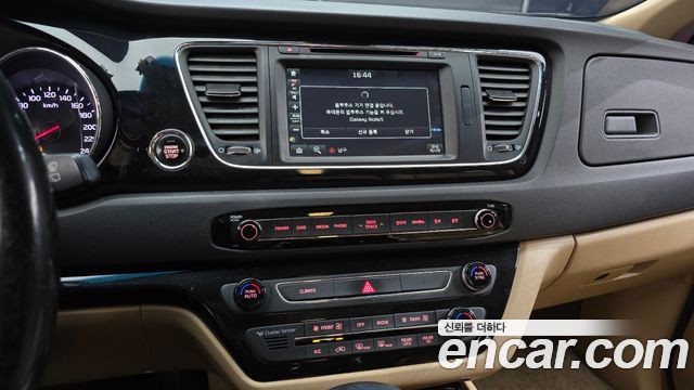 Kia Carnival 9-seater Hi-Limousine Noblesse 2017 — фото 14