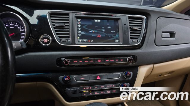 Kia Carnival 9-seater Hi-Limousine Noblesse 2017 — фото 15