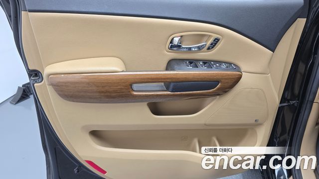 Kia Carnival 9-seater Hi-Limousine Noblesse 2017 — фото 24