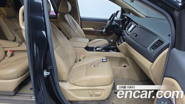 Kia Carnival 9-seater Hi-Limousine Noblesse 2017 — фото 26