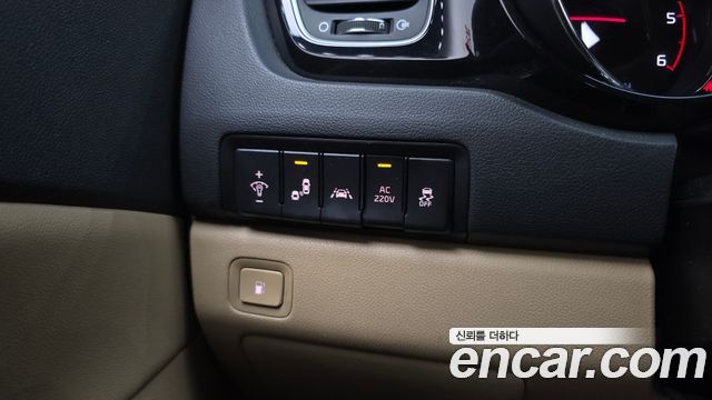 Kia Carnival 9-seater Hi-Limousine Noblesse 2017 — фото 27