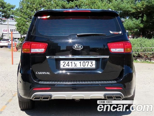 Kia Carnival 9-seater Prestige 2017 — фото 4
