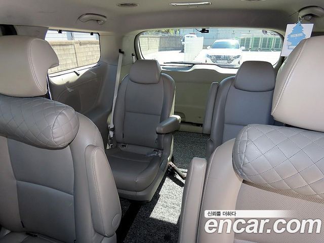 Kia Carnival 9-seater Prestige 2017 — фото 7