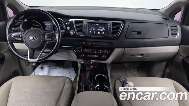 Kia Carnival 9-Seater Prstige 2019 — фото 7