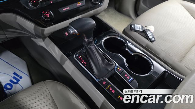 Kia Carnival 9-Seater Prstige 2019 — фото 9