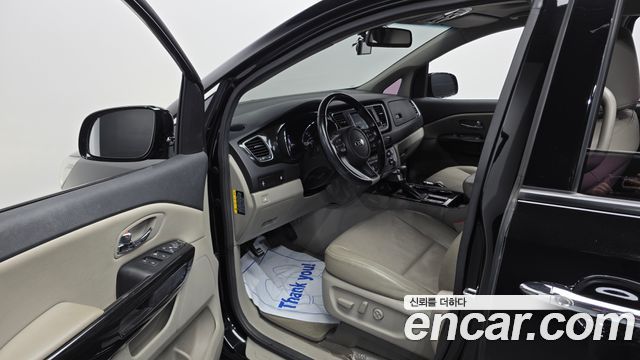 Kia Carnival 9-Seater Prstige 2019 — фото 10