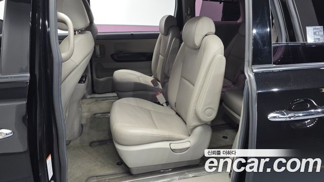 Kia Carnival 9-Seater Prstige 2019 — фото 11