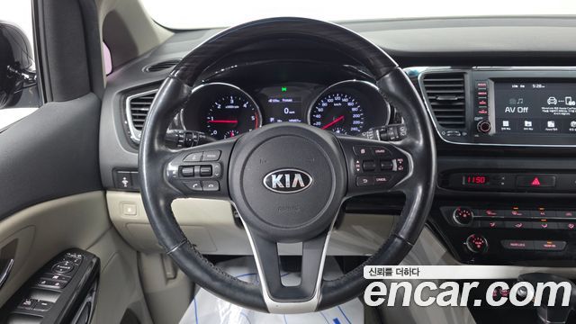 Kia Carnival 9-Seater Prstige 2019 — фото 15