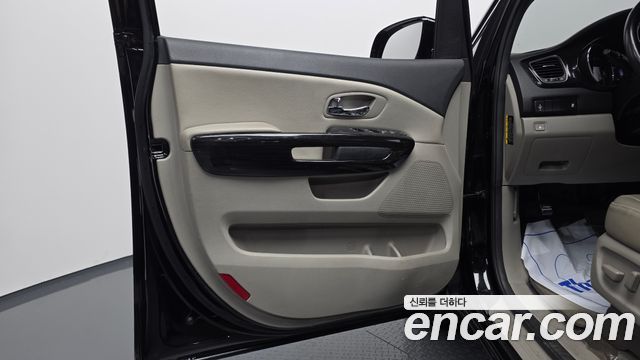 Kia Carnival 9-Seater Prstige 2019 — фото 24