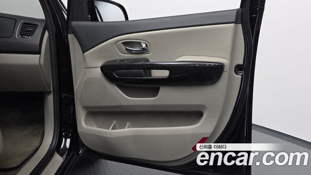 Kia Carnival 9-Seater Prstige 2019 — фото 25