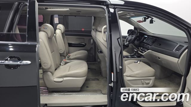 Kia Carnival 9-Seater Prstige 2019 — фото 26