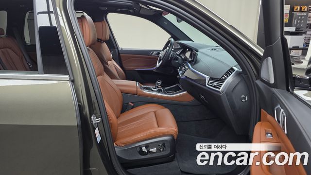 BMW X5 (G05) M50i 2023 — фото 11