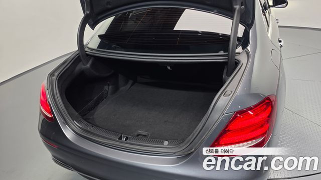 Mercedes-Benz E-Class (W213) E200 Avantgarde 2017 — фото 19