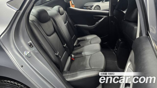 Hyundai Avante 1.6 GDi Modern Standard 2014 — фото 26