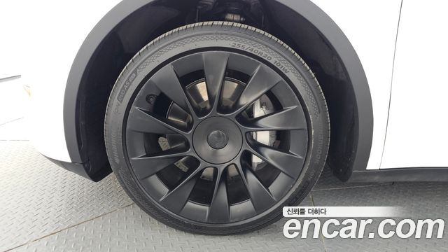 Tesla Model Y Long Range AWD 2021 — фото 5