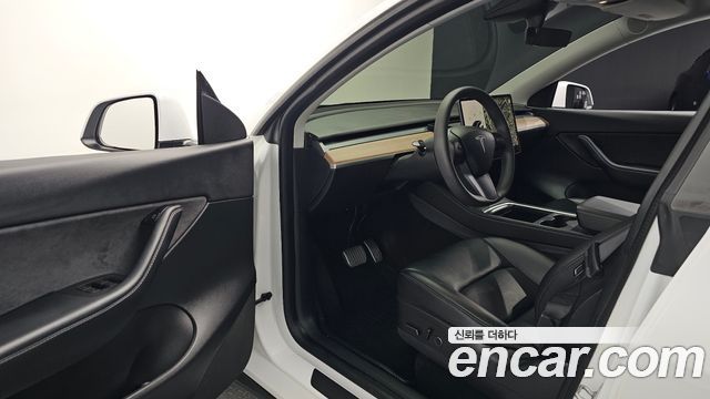 Tesla Model Y Long Range AWD 2021 — фото 10