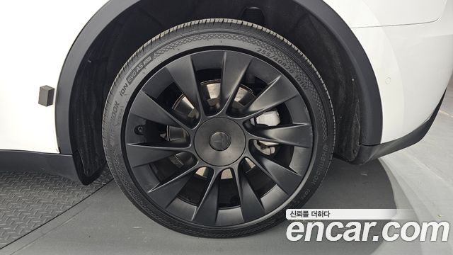 Tesla Model Y Long Range AWD 2021 — фото 21