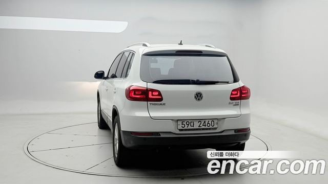 Volkswagen Tiguan 2.0 TDI Comfort 5N 2015 — фото 2