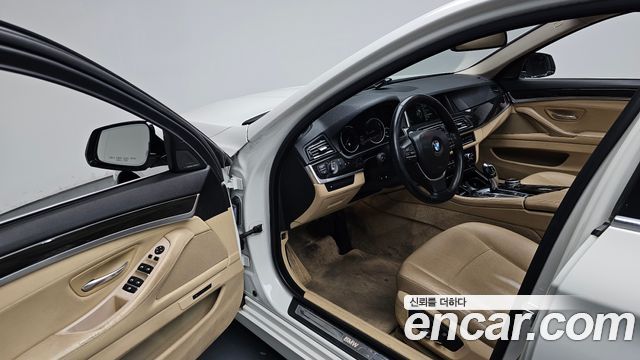 BMW 5 Series (F10) 520d Luxury 2014 — фото 10