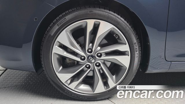 Kia Carens 2.0 LPI Prestige 2018 — фото 5