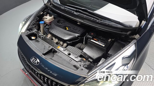 Kia Carens 2.0 LPI Prestige 2018 — фото 6