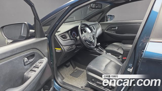 Kia Carens 2.0 LPI Prestige 2018 — фото 10