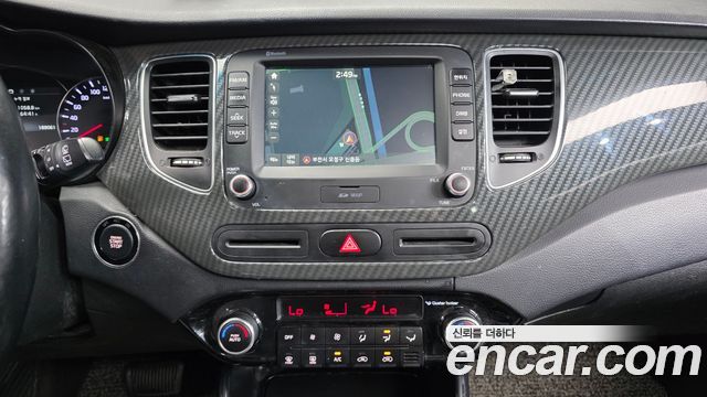 Kia Carens 2.0 LPI Prestige 2018 — фото 14