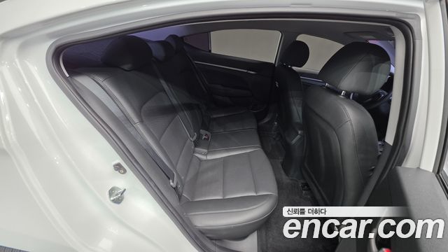 Hyundai Avante (AD) 1.6 GDI Value Plus 2017 — фото 11