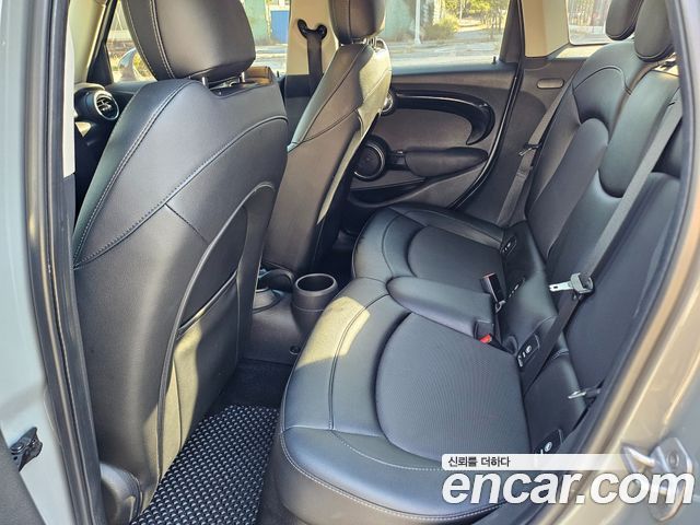 MINI Cooper S 5Door HIGH 3rd 2016 — фото 15