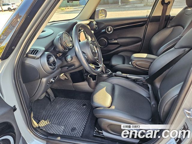 MINI Cooper S 5Door HIGH 3rd 2016 — фото 16