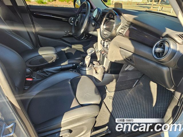 MINI Cooper S 5Door HIGH 3rd 2016 — фото 17