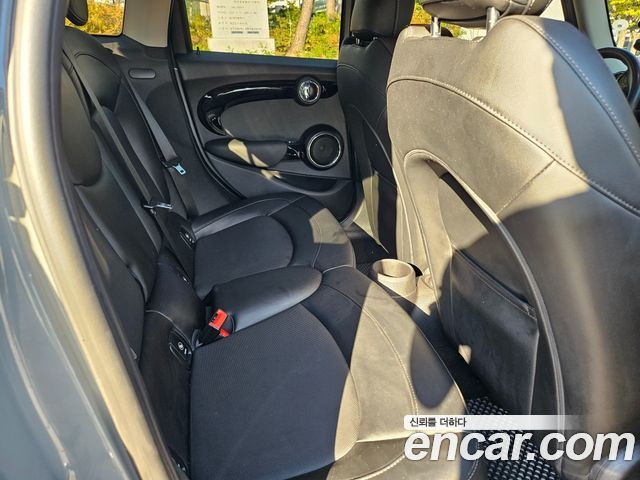 MINI Cooper S 5Door HIGH 3rd 2016 — фото 18