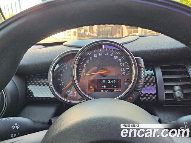 MINI Cooper S 5Door HIGH 3rd 2016 — фото 23